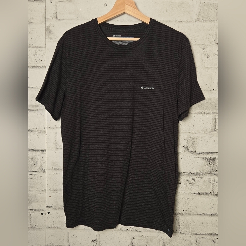 Columbia Men’s Stripe Stretch Tee Black Gray Lightweight Shirt Size L